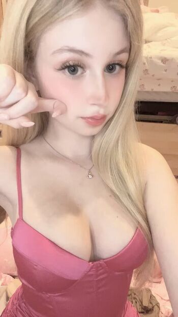 Full leaked Pinkiefangs private photo