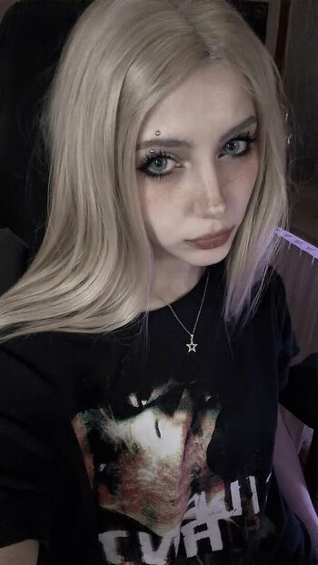 Full leaked Pixelkewie private photo