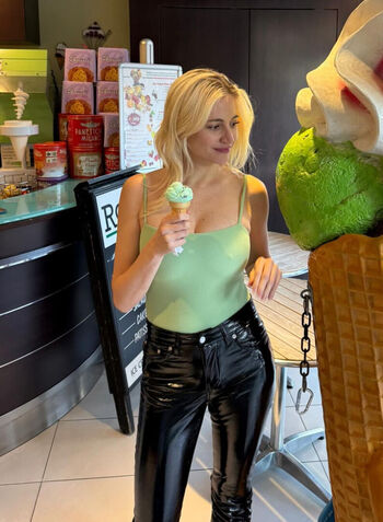 Full leaked Pixie lott private photo