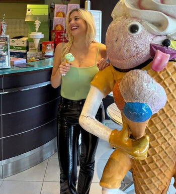 Full leaked Pixie lott private photo