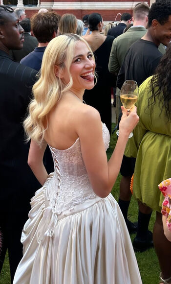 Full leaked Pixie lott private photo