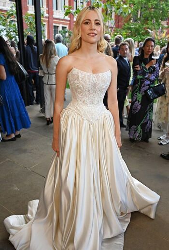 Full leaked Pixie lott private photo