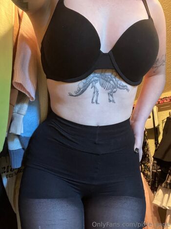 Full leaked Pixie sage page private photo