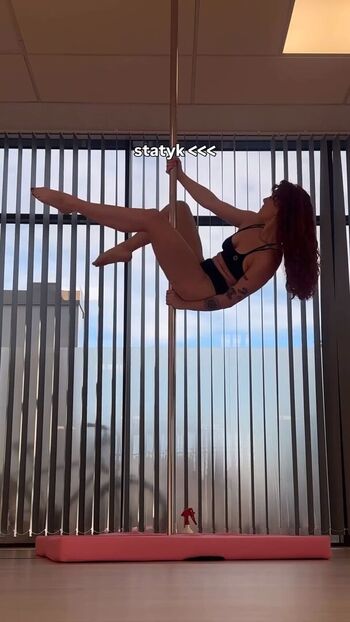 Full leaked Pole dance private photo