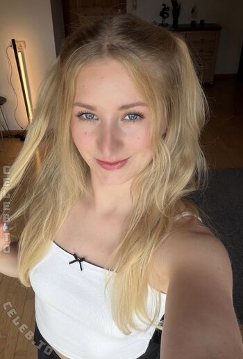 Full leaked Poolblondii private photo