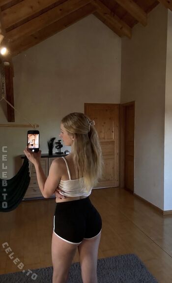 Full leaked Poolblondii private photo