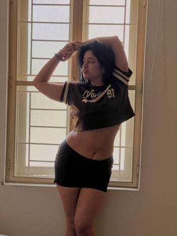 Full leaked Poonam bajwa private photo