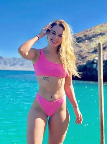 Full leaked Pop star private photo