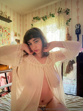 Full leaked Porcelainmilkbottle private photo