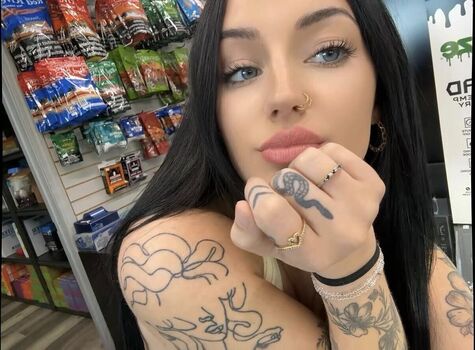 Full leaked Prettyliess private photo
