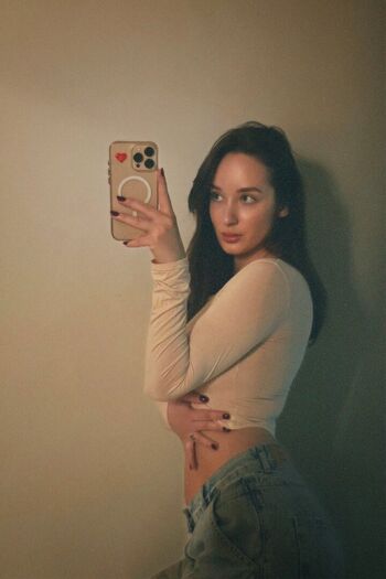 Full leaked Pretylittlething private photo