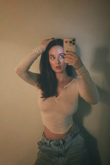 Full leaked Pretylittlething private photo