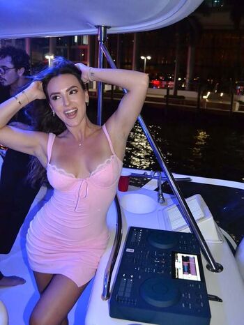 Full leaked Priscilliaa private photo
