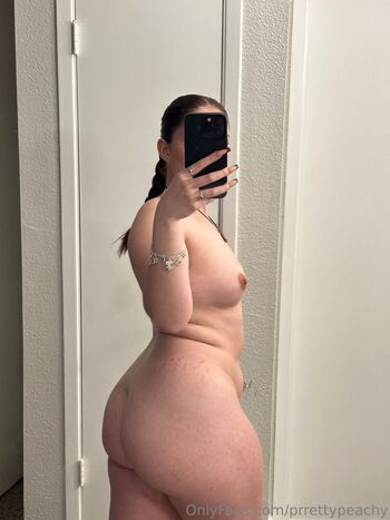 Full leaked Prrettypeachy private photo