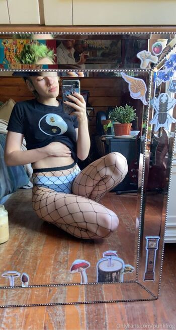 Full leaked Punkfrog private photo