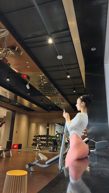 Full leaked Qiaoniutt  page private photo