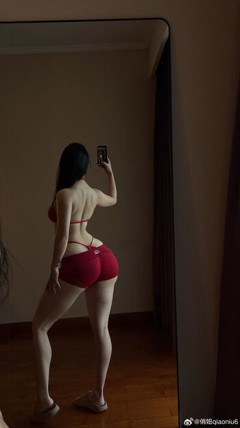 Full leaked Qiaoniutt  page private photo