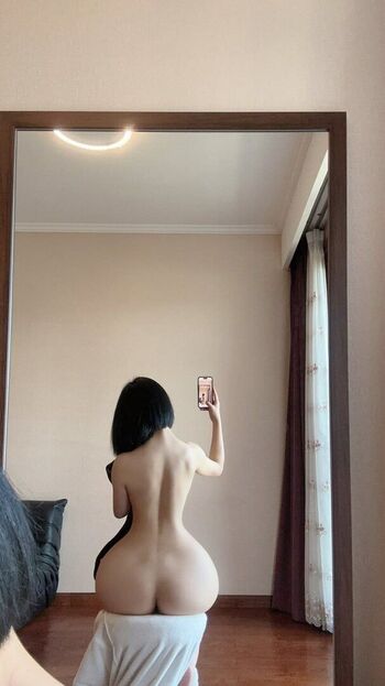 Full leaked Qiaoniutt  page private photo