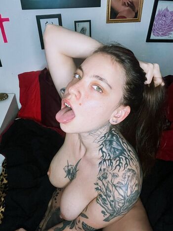 Full leaked Queen private photo