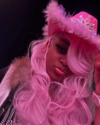 Full leaked Queen adams page private photo