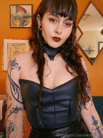 Full leaked Queenavaline page private photo