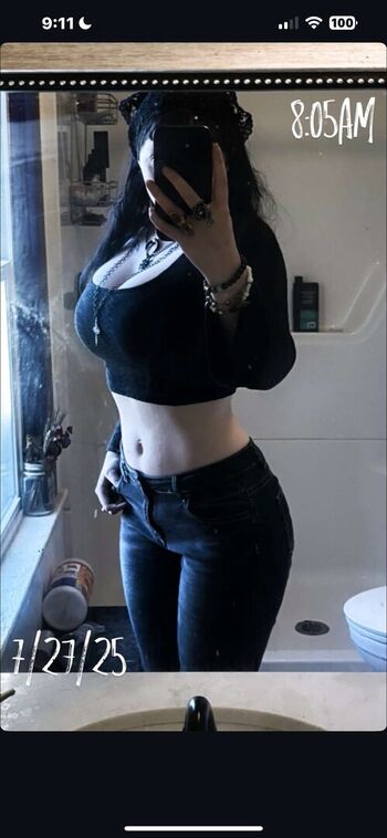 Full leaked Queenemeraldrose private photo