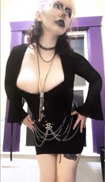 Full leaked Queenemeraldrose private photo