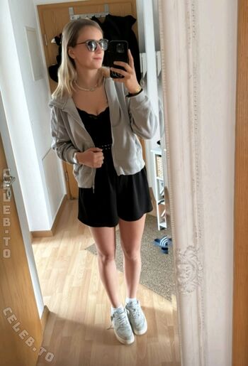 Full leaked Quietschiie private photo