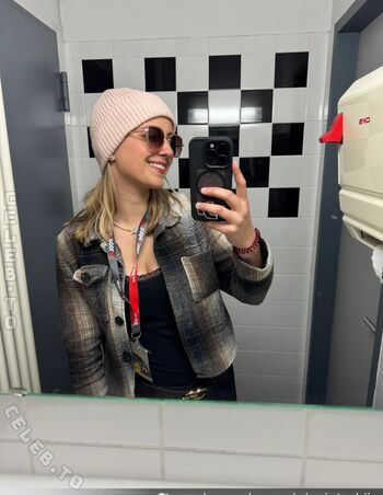 Full leaked Quietschiie private photo