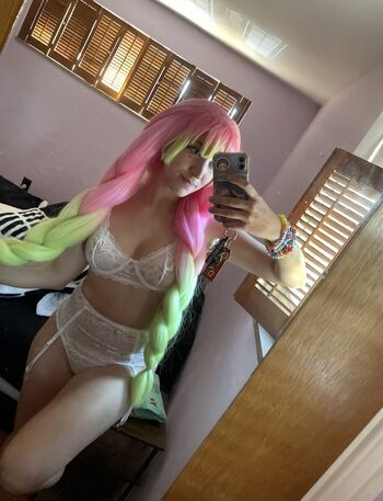 Full leaked Qweeneevee private photo