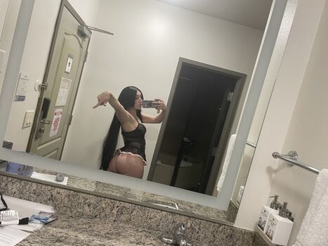 Full leaked Qweeneevee private photo