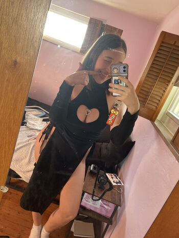 Full leaked Qweeneevee private photo