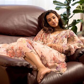 Full leaked Radhia apte private photo