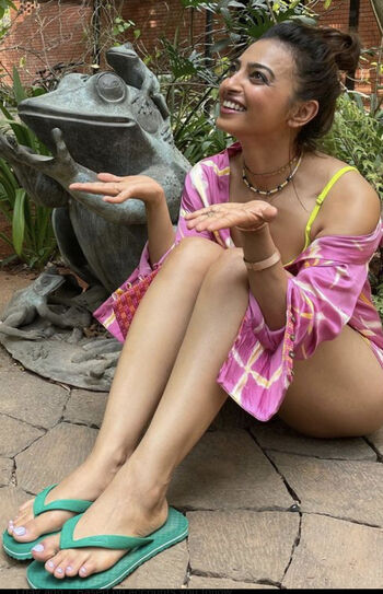 Full leaked Radhia apte private photo