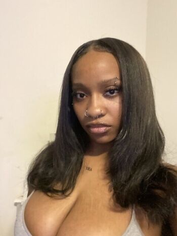 Full leaked Raeleightorrez private photo