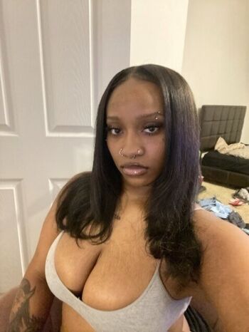 Full leaked Raeleightorrez private photo