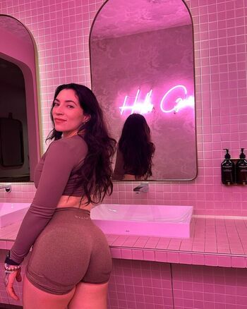 Full leaked Raelynn page private photo