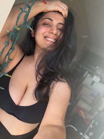 Full leaked Rashmi van private photo