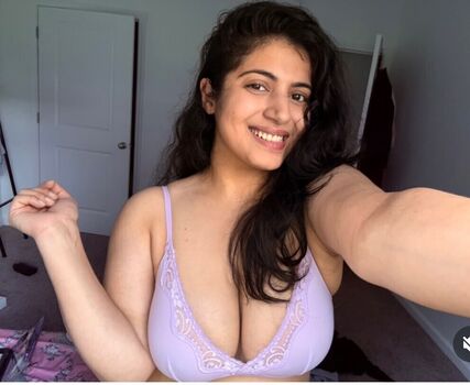 Full leaked Rashmi van private photo