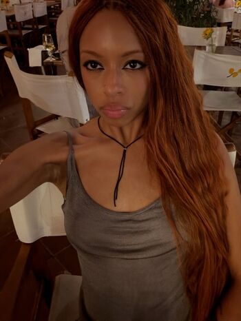 Full leaked Ravyn lenae private photo