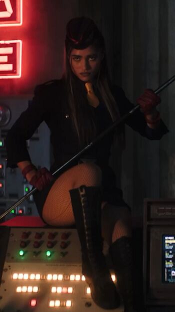Rayna V
