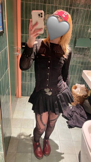 Full leaked Redsharkshawty private photo