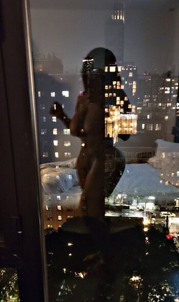 Full leaked Reign glitter private photo