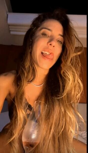 Full leaked Renata frisson page private photo