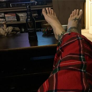 Full leaked Retired foot model private photo