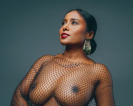 Full leaked Retrousse tits private photo