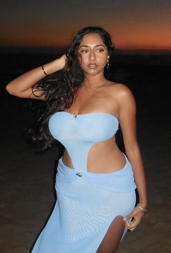 Full leaked Revalicious private photo