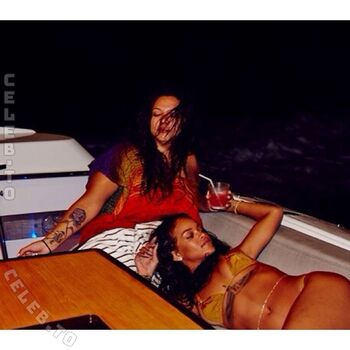 Full leaked Rihanna  page private photo