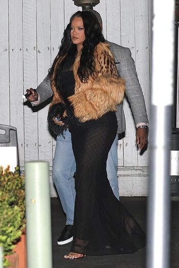 Full leaked Rihanna  page private photo