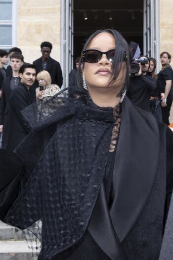 Full leaked Rihanna  page private photo